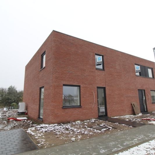 Energiezuinige nieuwbouwwoning te huur in rustige wijk te Sijsele - Photo 1