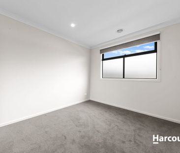 Exquisite Two-Story Retreat: Modern Living Meets Elegance and Comfort - Photo 5