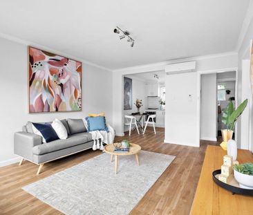 Chic Two-Bedroom Apartment in Windsor's Prime Locale - Your Perfect... - Photo 1