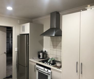 Lovely 4/5 bedroom, 2 bathroom property. - Photo 3