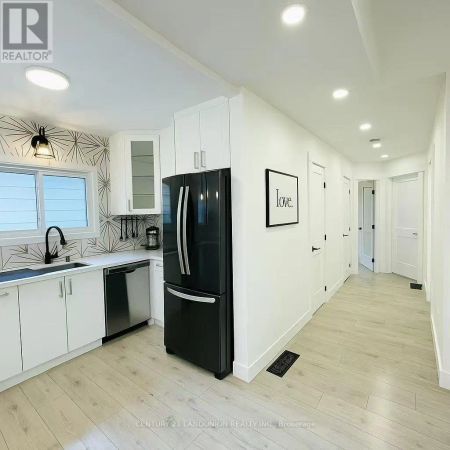 188 OLDE BAYVIEW AVENUE - Photo 5