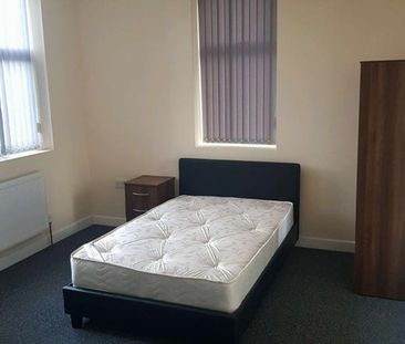 Lovely New Ensuite Bedroom For Rent - All Bills Inc & No Deposit !! - Photo 1