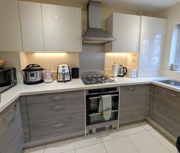 2 bedroom end of terrace house to rent - Photo 3