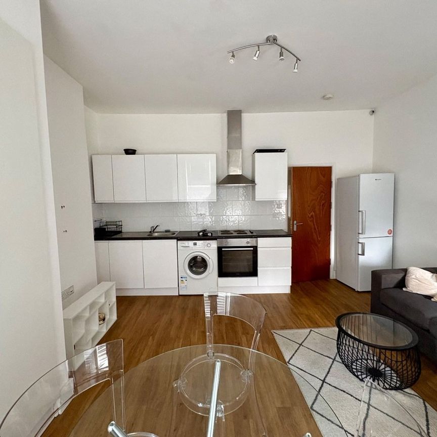 2 Bed Flat, Green Street, E13 - Photo 1