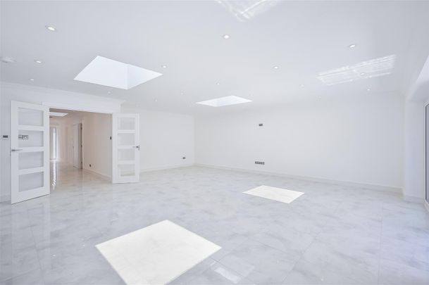 To Let 5 Bed Bungalow - Detached - Photo 1