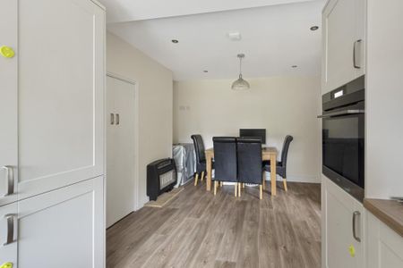 3 bedroom semi-detached house to rent - Photo 2