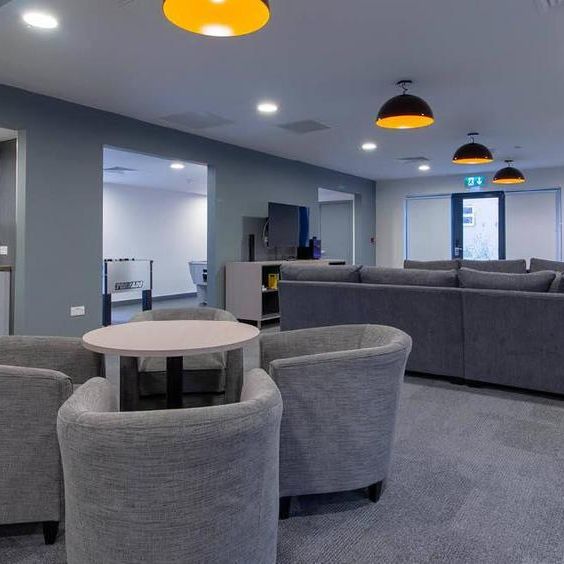 1 bedroom in a flat share to rent - Photo 1