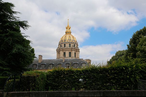 Location rue de la Comète, Paris 7ème - Photo 1