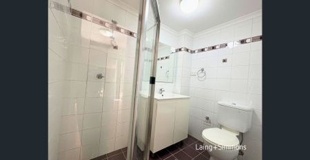 Conveniently located two bedroom apartment - Photo 4
