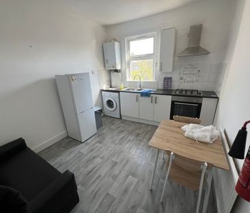 1 Bed Flat, Sixth Avenue, E12 - Photo 3