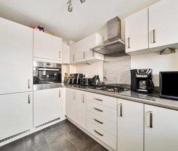 2 bedroom semi-detached house to rent - Photo 4