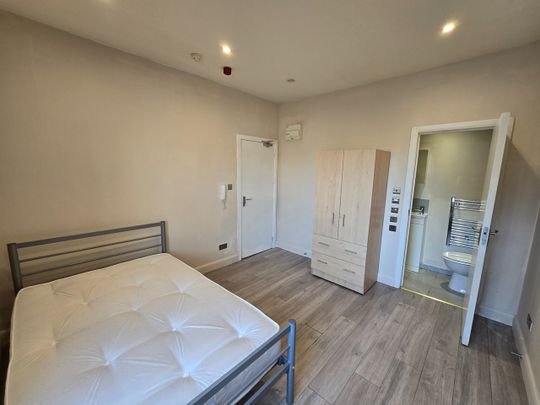 Studio Flat, Cudham St, SE6 - Photo 1