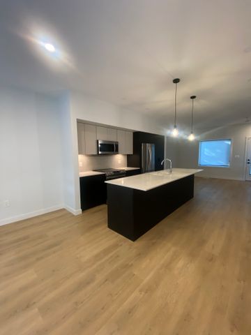3-Bedroom Townhouse for Rent in Killarney - Photo 4