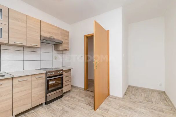 Pronájem nově vybudované bytové jednotky 1+1 v nově zrekreovaném domě v Blovicích - Фото 1