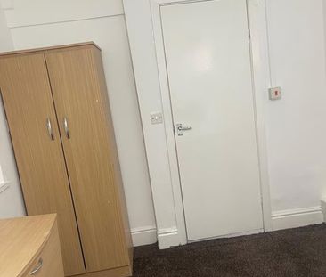 Room in a Shared House, Manchester Road, M16 - Photo 1