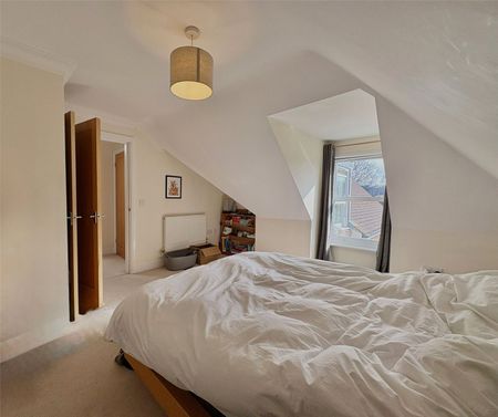 London Road, Bagshot, Surrey, GU19 - Photo 3