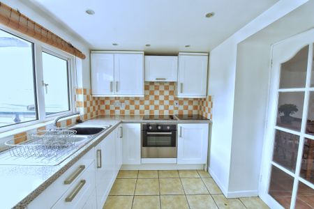 50 High Street, Ballyhalbert, BT22 1BL - Photo 5