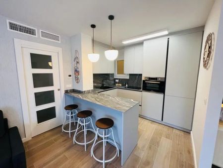 Alquiler de piso en Calle Amador de los Ríos - Photo 3