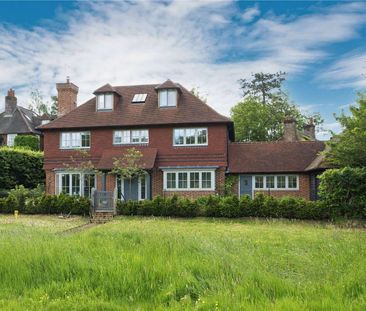 An impressive family home in an idyllic country location, offering ... - Photo 2