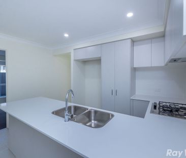 BEAUTIFUL BRAND NEW 3 BEDROOM VILLA!! - Photo 3