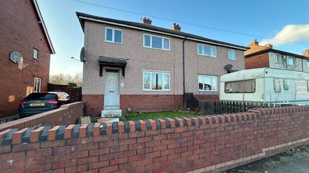 3 bedroom semi-detached house to rent - Photo 4