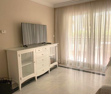 Apartamento planta baja en alquiler en Marbella - Photo 2