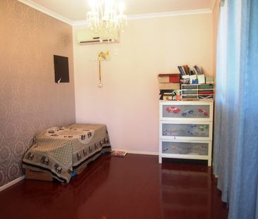 Stylish Home with Great Indoor and Outdoor Living - 6 Months Lease ... - Photo 2