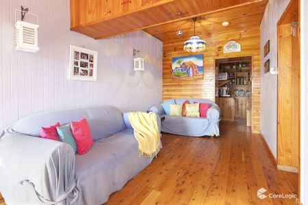 Large North Facing Home - Photo 4