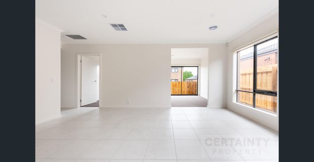 Beautiful Brand new 4-Bedroom Family Home in Wallan - Photo 1