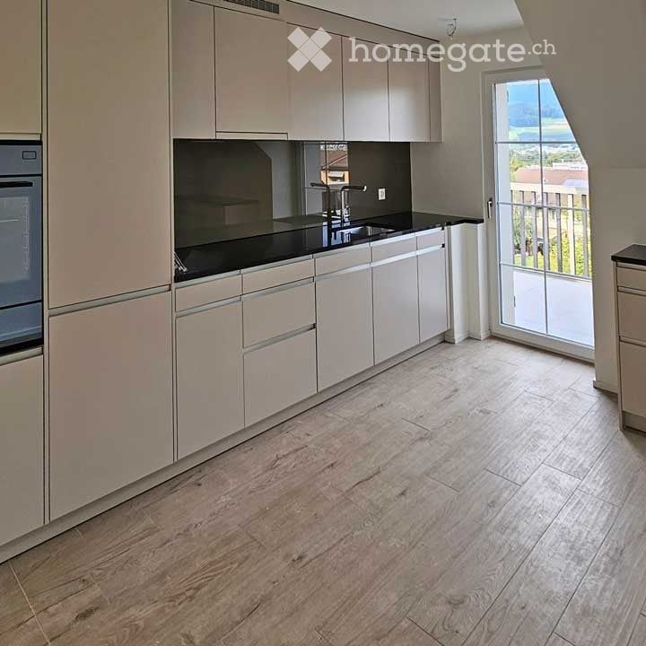 Schöne Dachwohnung in zentraler Lage - Photo 1