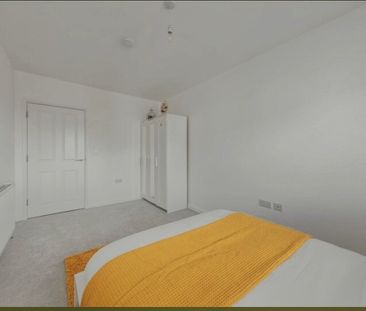 3 Bed Flat, Manston Court, E17 - Photo 1