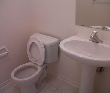 For Lease - 361 Aspendale Crescent, Mississauga, Ontario - Photo 2