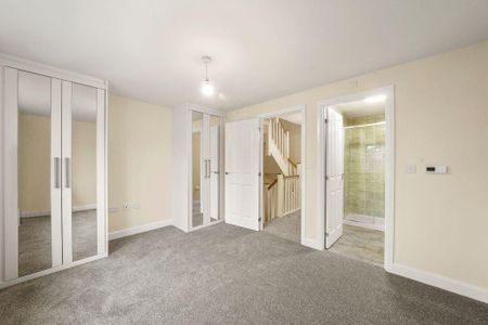 4 bedroom semi-detached house to rent - Photo 3