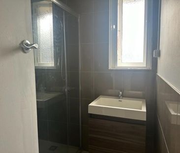 GREAT LOCATION! - Photo 6