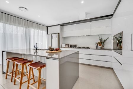 Stunning Display Home Packed With Premium Features - Photo 2