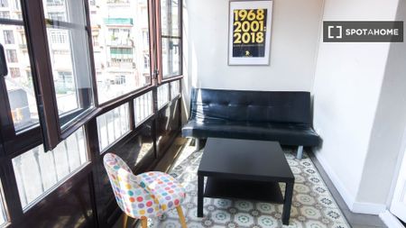 barcelona, Catalonia 08011 - Photo 5