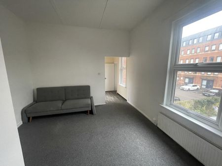 2 bedroom flat to rent - Photo 2