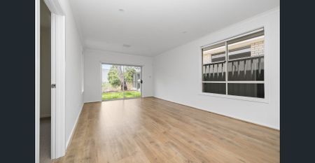 Spacious, Stylish & Brand-New – Family Living at Its Best - Photo 5