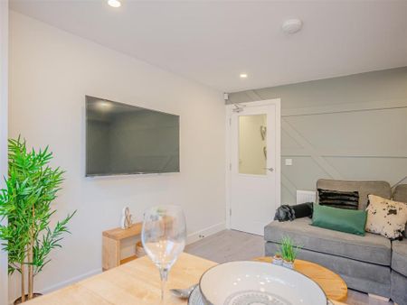 5 bedroom terraced house to rent - Photo 4