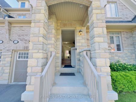 Condo Townhouse For Lease | E9233655 - Photo 4