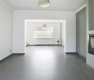 Gezellige woning met 2 slaapkamers en garage te Roeselare. - Photo 1