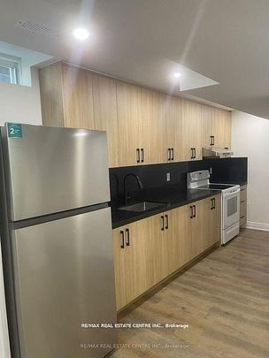 15 Mendoza Drive #Basement - Photo 1