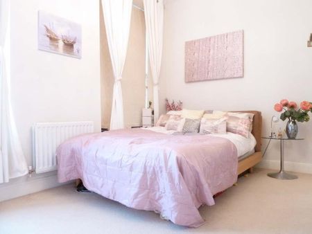 Queen Alexandras Way, Epsom, Surrey, KT19 7DW - Photo 5