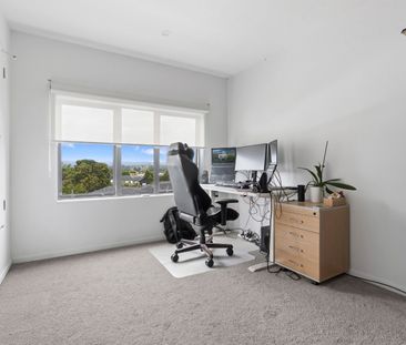 Bright & Modern 3-Bedroom Home - Photo 4