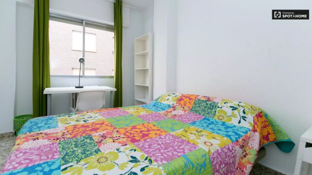 Room in a shared 5-bedroom apartment for rent in Camino de Ronda, professionals and students welcome - Foto 1