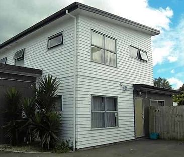 Perfectly Positioned Hillcrest Townhouse - Photo 3