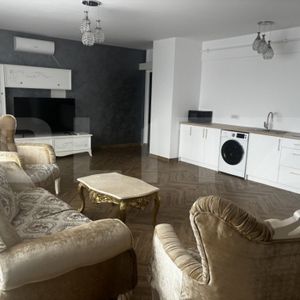 Inchiriere apartament cu 2 camere, 74 mp, zona Piata de Vech - Photo 2