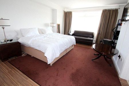 3 bedroom apartment to rent - Photo 4