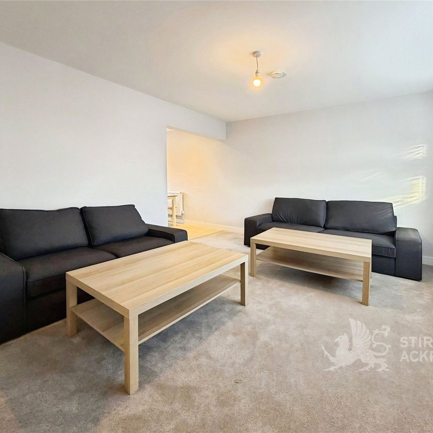 Applegarth Avenue, Guildford, Surrey, GU2 8LP - Photo 1