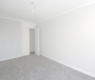 3 bedroom flat to rent - Photo 4